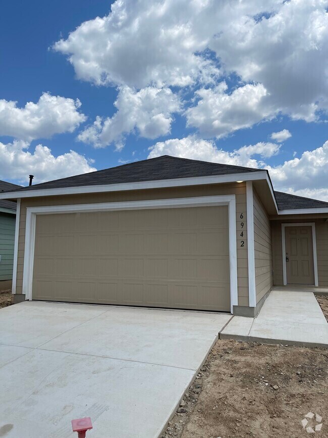 Houses for Rent with a Yard in Elmendorf TX 1 Houses