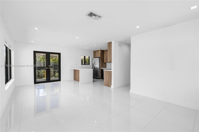 Photo - 3200 SW 24th Ter Apartment