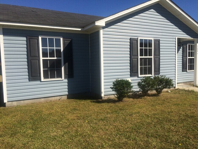 Photo - Beautiful Home with a Great Location In Town