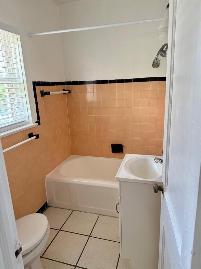 Photo - 3000 Granada St Unidad 10