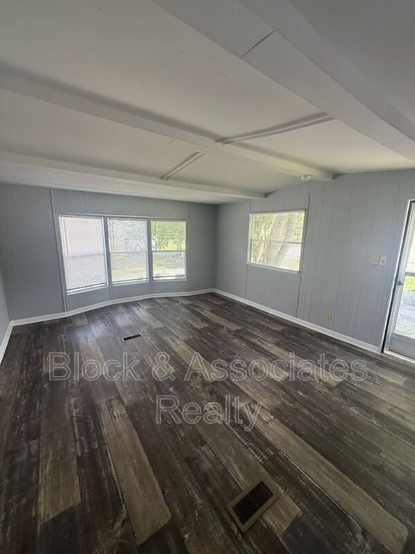 Photo - 127 W Strider St