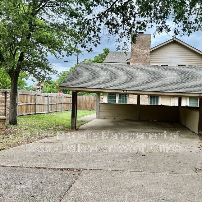 Photo - 2415 Oak Manor Unit #B