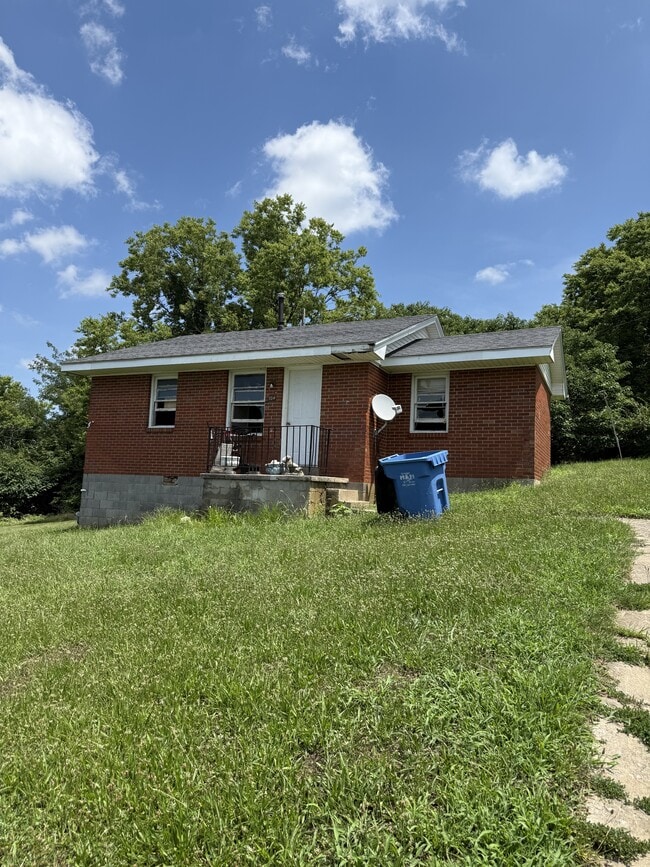 Building Photo - 704 S 4th St Rental