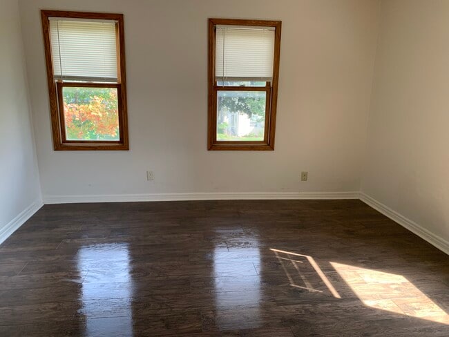 Bonus Room - 3508 3rd St NE