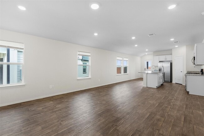 Photo - 133 Frogmore Lp
