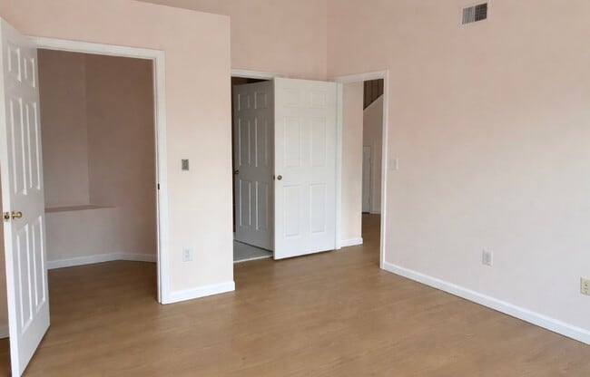 Building Photo - 5924 Founders Hill Dr Unit 302