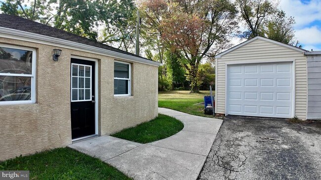 Photo - 718 Erlen Rd