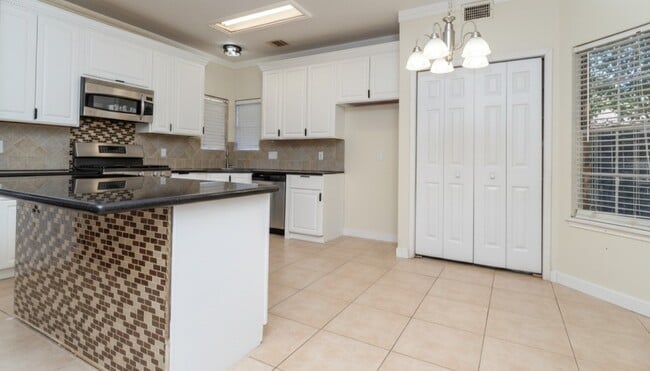 Photo - 16123 Cairngorm Ave