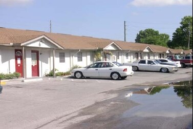 Wagon Trail Apartments - Wagon Trail Apartments