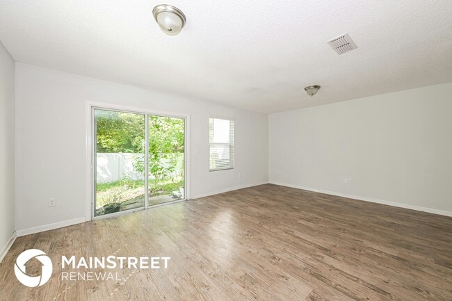 Photo - 548 Eiseman Wy