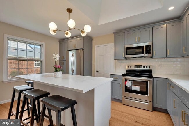 Photo - 719 Halstead Rd