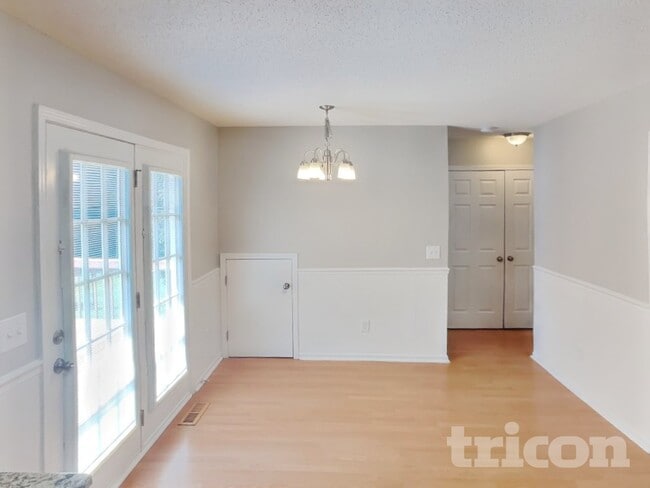 Photo - 200 Falcon Rd