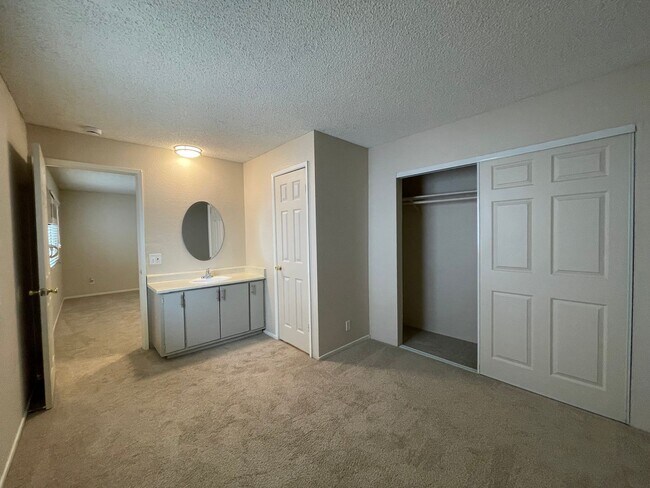 Photo - Updated Upstairs One-Bedroom with Covered Gated Parking + $500 Lease Signing Bonus! Unidad 06