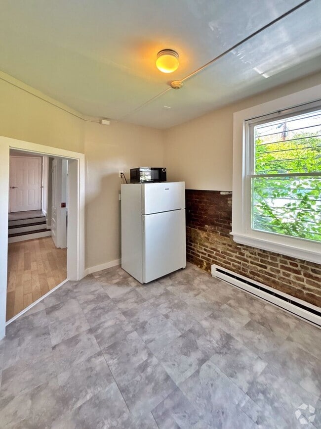 Building Photo - For Rent – Renovated 1 Bedroom, 1 Bathroom... Rental