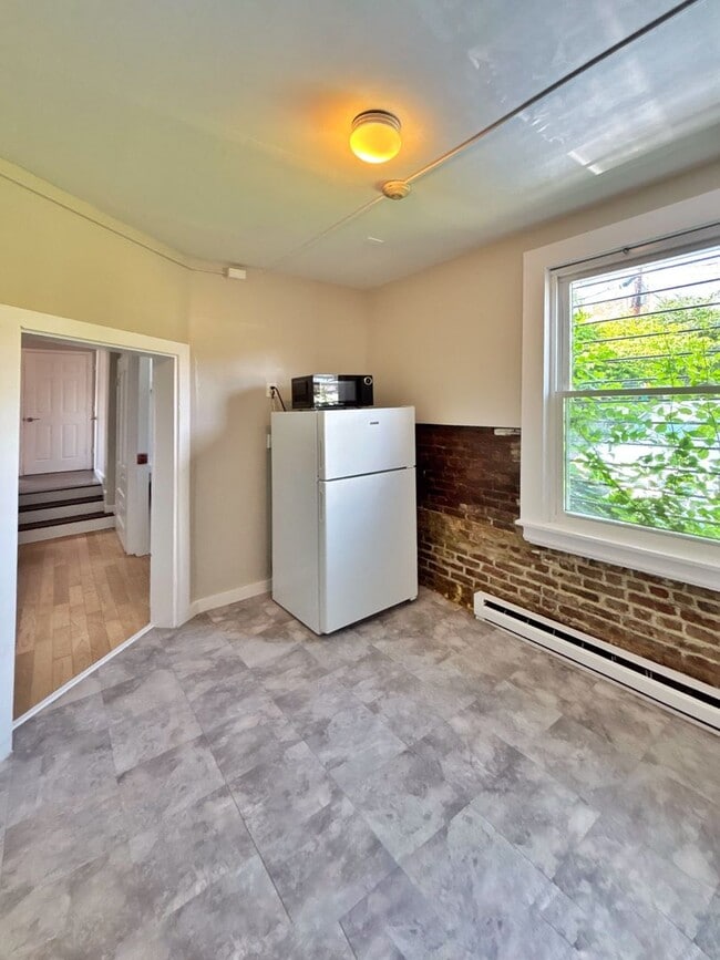 Building Photo - For Rent – Renovated 1 Bedroom, 1 Bathroom... Rental