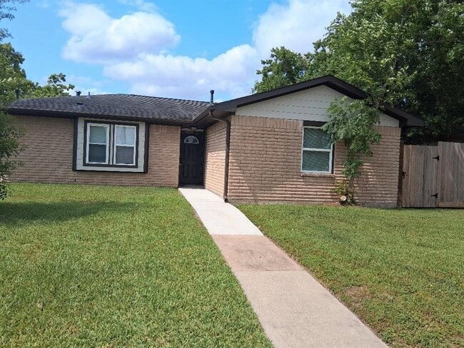 Photo - 4026 Simsbrook Dr House