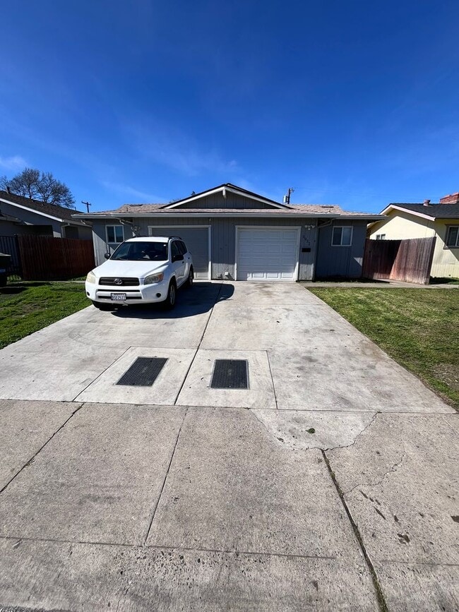 Building Photo - 5932-5934 Clover Manor Way Unit 5932 Clover Manor Way