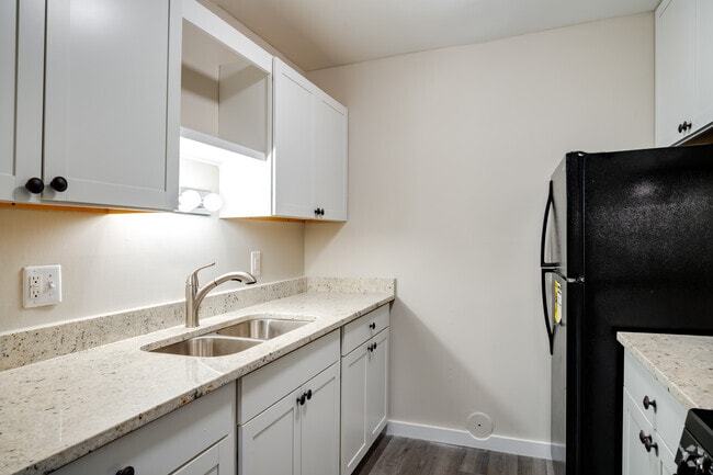 1BR, 1BA - Luxury - 730SF