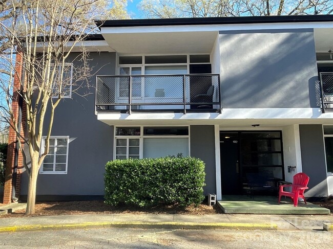 Building Photo - 2126 E 7th St Unit 102