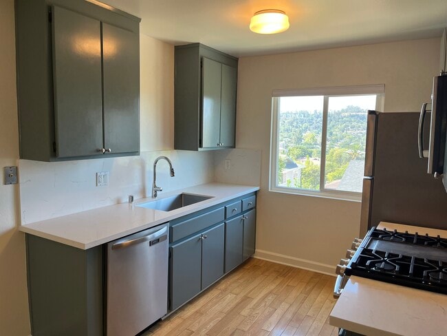 New Quartz Countertops - 420 Hardison Way Unit 7