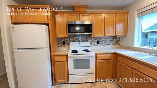 Photo - 664 SE Myrtlewood Pl