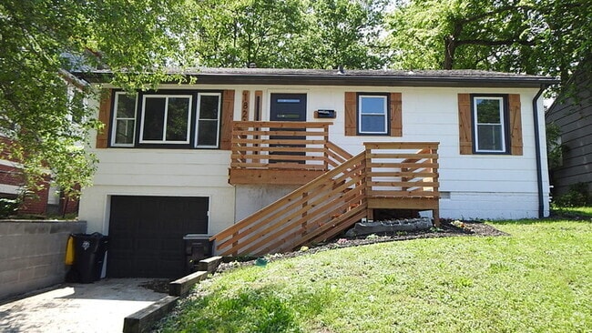 Building Photo - 3 bed 1 bath in Midtown KC Rental