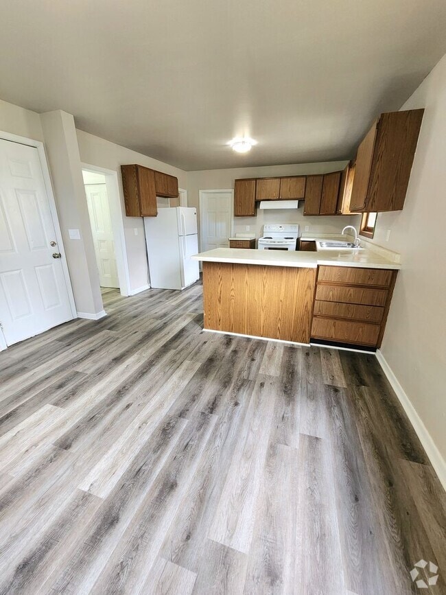 Building Photo - Birch St Duplex Unit Lower Rental