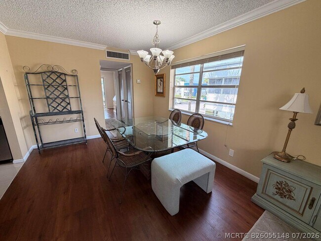 569 Normandy Ln