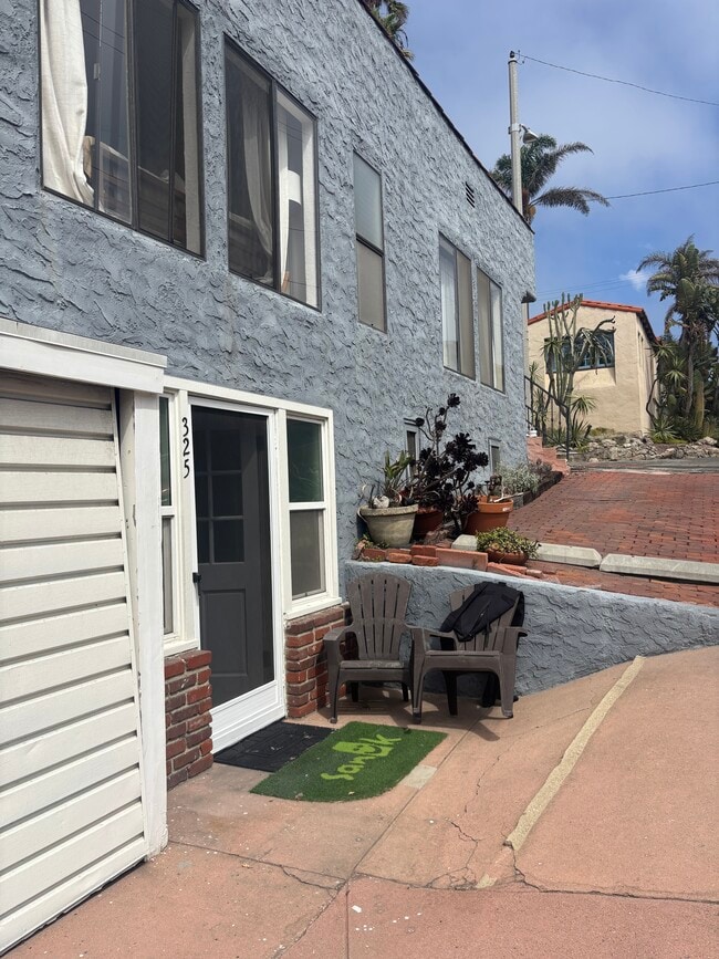 Photo - 325 35th St