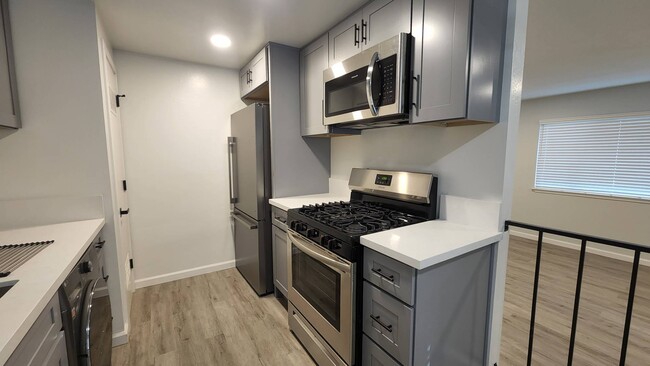 Kitchen - 579 James Ave Unit 1