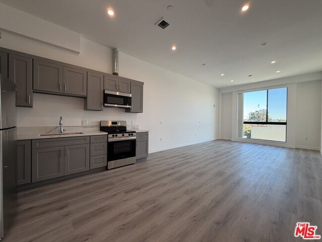 1870 1st St Unidad 202