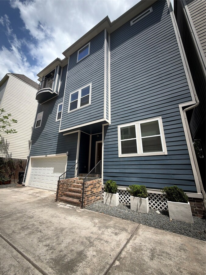 Photo - 1431 W 25th St