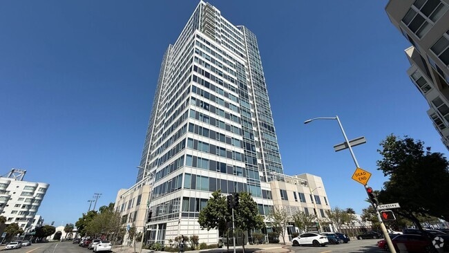 Building Photo - EPIC REA - Watermark-Fabulous Penthouse-Vi... Unit 21E