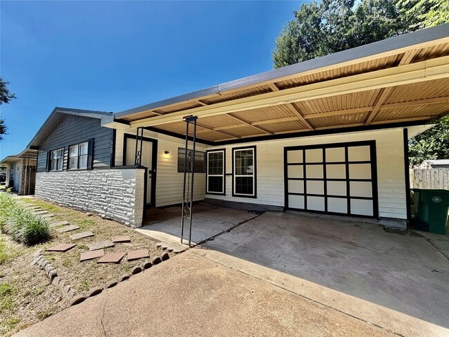 920 Vivian Ave