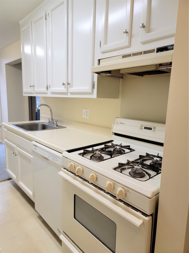 Building Photo - 66 Shrewsbury Green Dr Unit 66F Rental