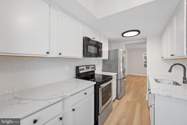 Photo - 6356 Ducketts Ln