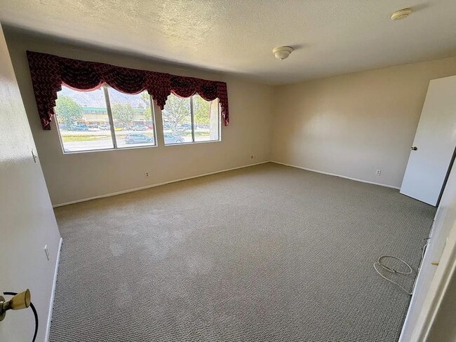 1134 W Huntington Dr