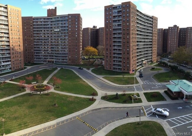 Photo - 61-15 98th St Unit 12L