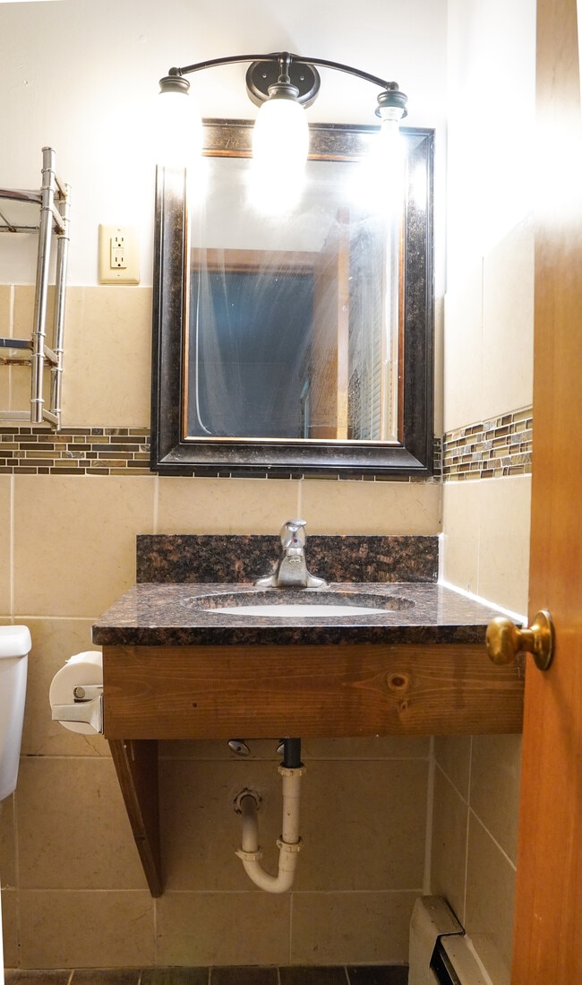 Photo - 605 30th Ave W