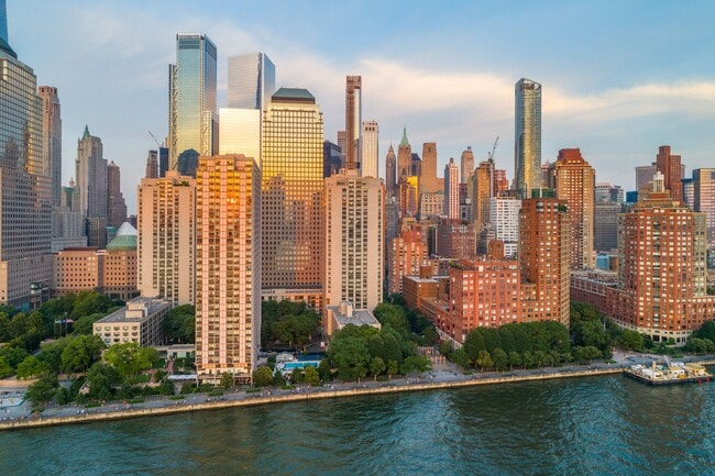 Waterfront apartments in Downtown Manhattan
