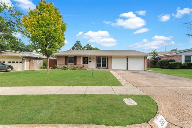 Photo - 821 Wisteria Way House