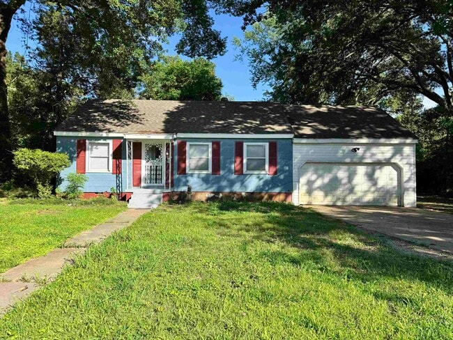 Building Photo - 1330 Victor Dr