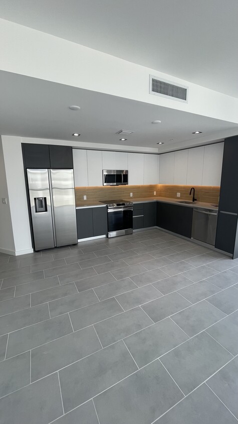Photo - 154 NE 23rd St (Miami, FL)