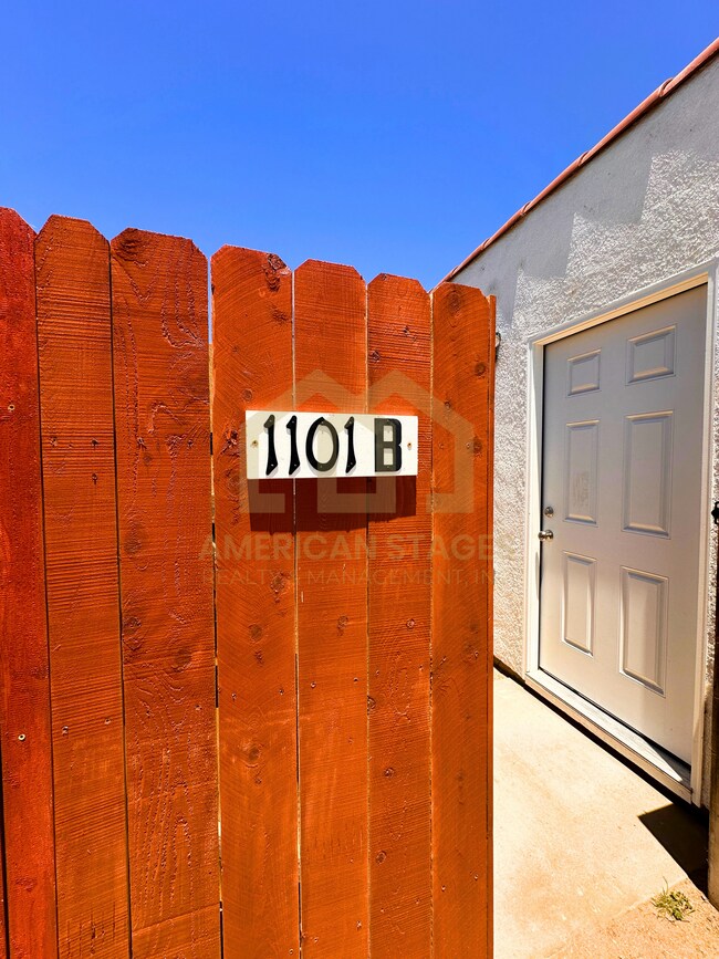 1101 W Oak Ave
