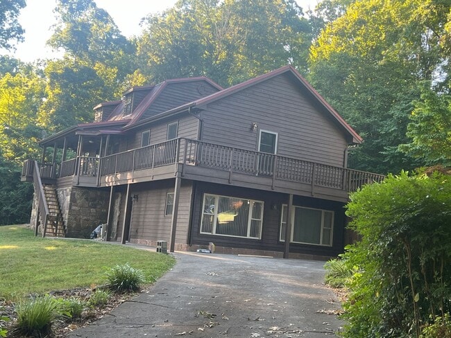 Photo - Large 2story in Kodak! Available Now!