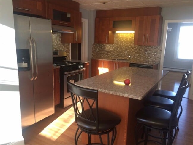 Building Photo - 77 Lyman Ave Unit 2