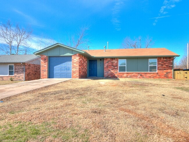 Building Photo - 4 bedroom 2 bath home in Tecumseh!