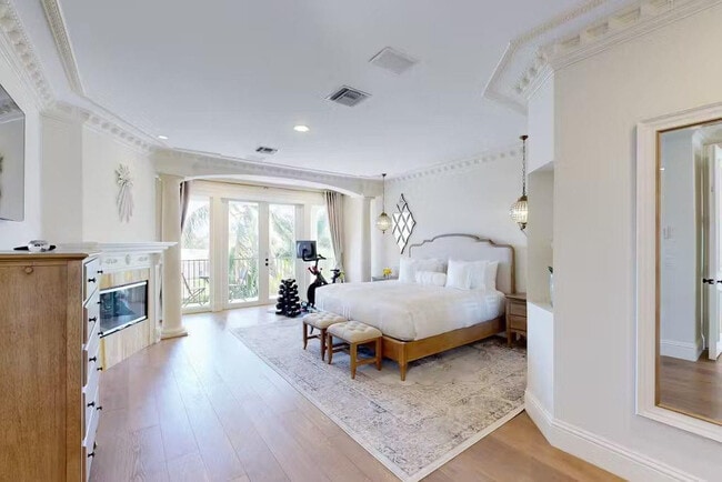 Photo - 3030 NE 45th St