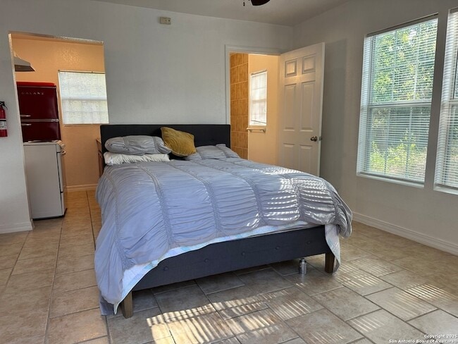 Photo - 119 E Ridgewood Ct