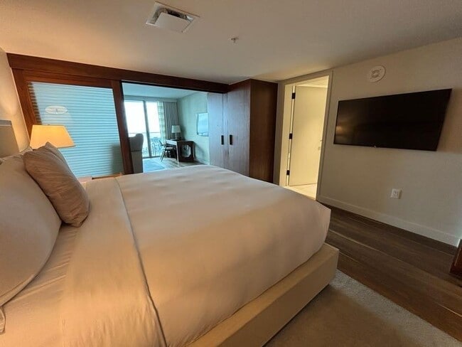 Photo - 383 Kalaimoku St